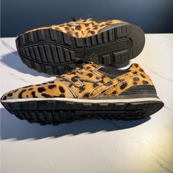 New Balance 996: Size 7 Women’s Running Shoes Preloved - Picture 2 of 4